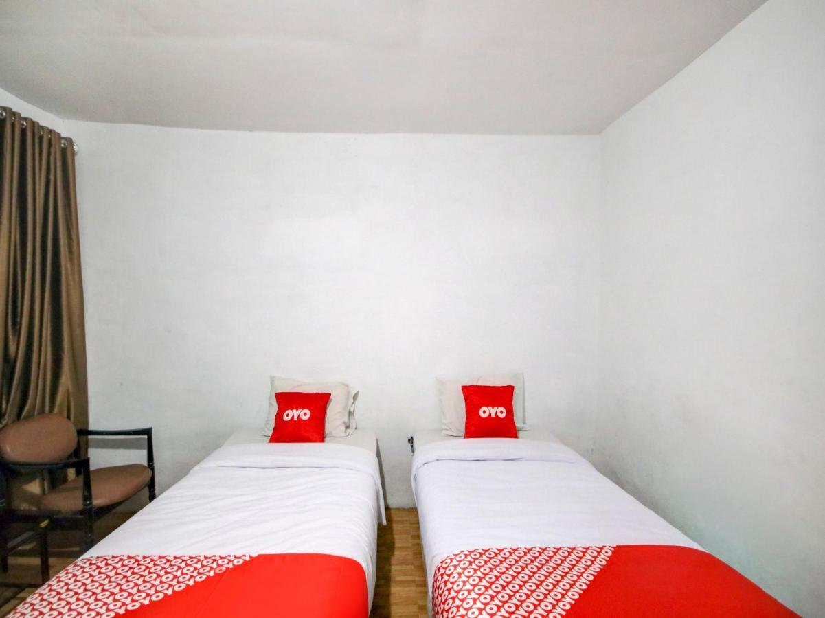 Oyo 2322 Dien Karona Hotel Berastagi Exterior foto